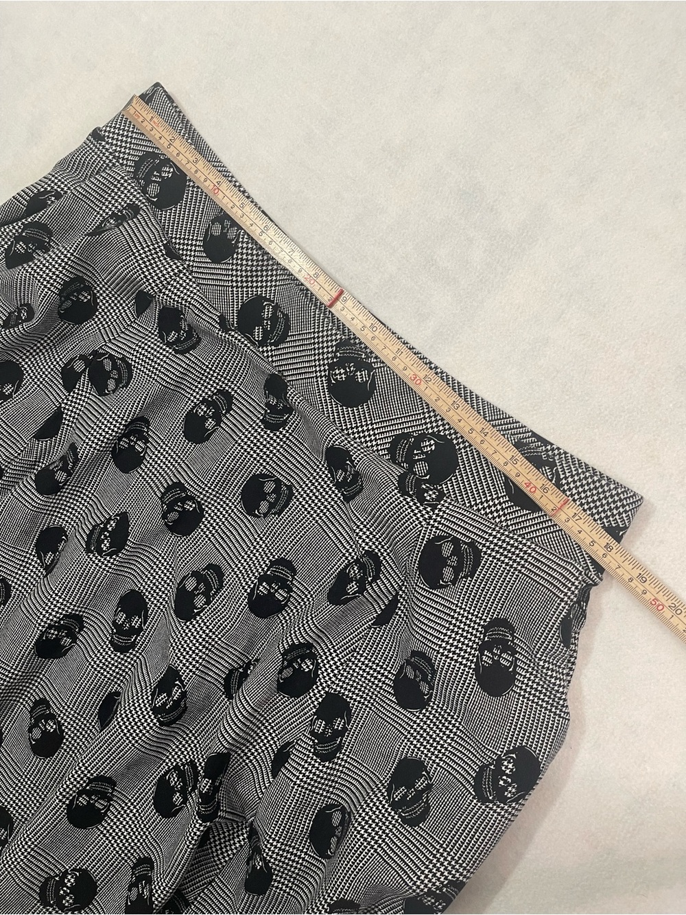 Torrid Black & Gray Plaid Skirt with Skull Print - Women’s size 2X - Picture 6 of 8